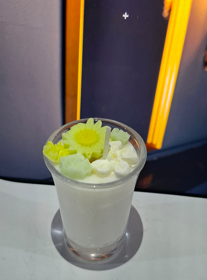 Glass Candle – White Soy Wax with Small Flower Design