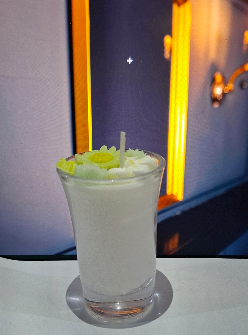 Glass Candle – White Soy Wax with Small Flower Design